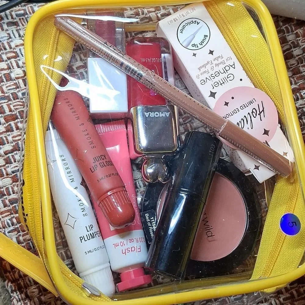 12 Piece Makeup With Makeup Bag Assorted New Products
